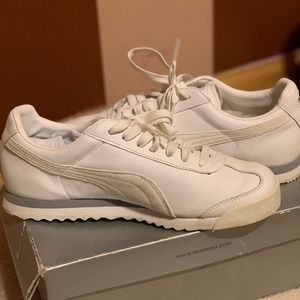 Women's Puma Running Shoes. White. Size 8 1/2
